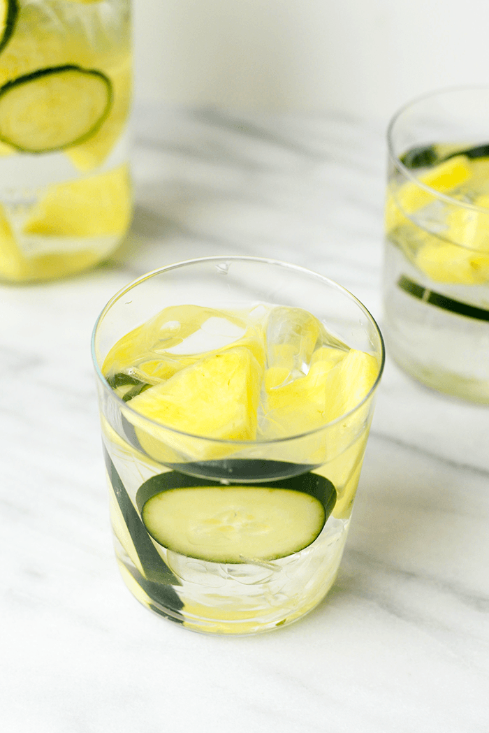11 Health Benefits of  Cucumber Water (+3 Refreshing Drink Recipes)