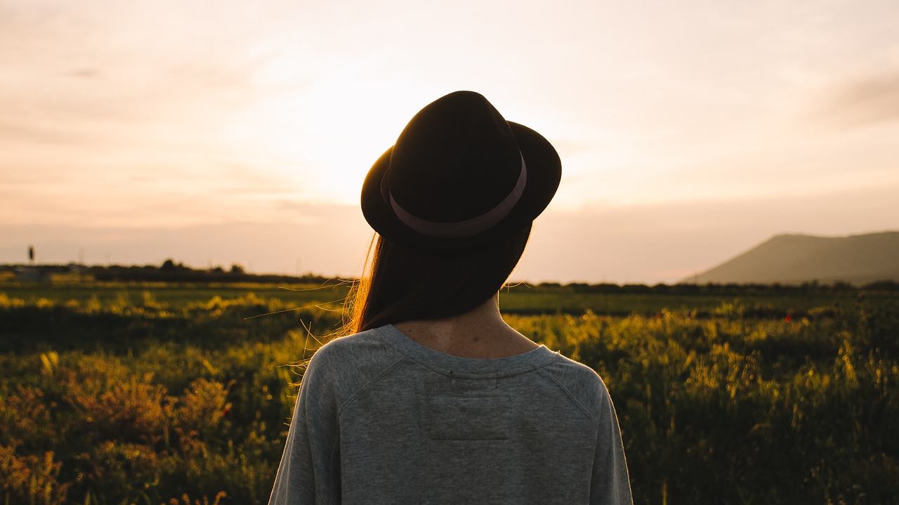 10 Signs Your Life is On Track- Even If You Feel Like There’s Something Holding You Back