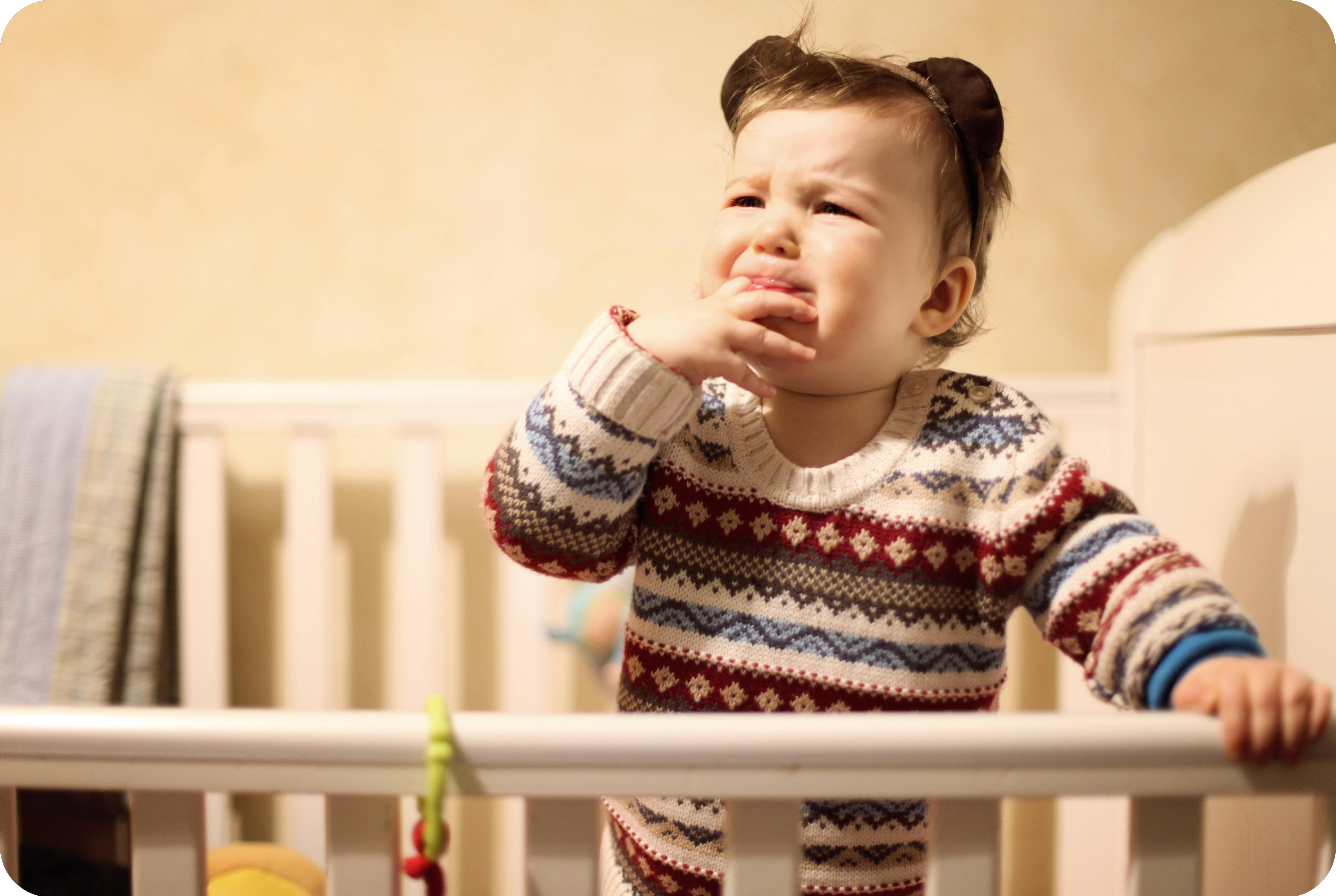 Signs of Teething and 4 Ways to Treat It
