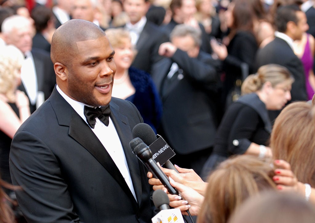 Tyler_Perry_-_army_mil-66455-2010-03-09-180359