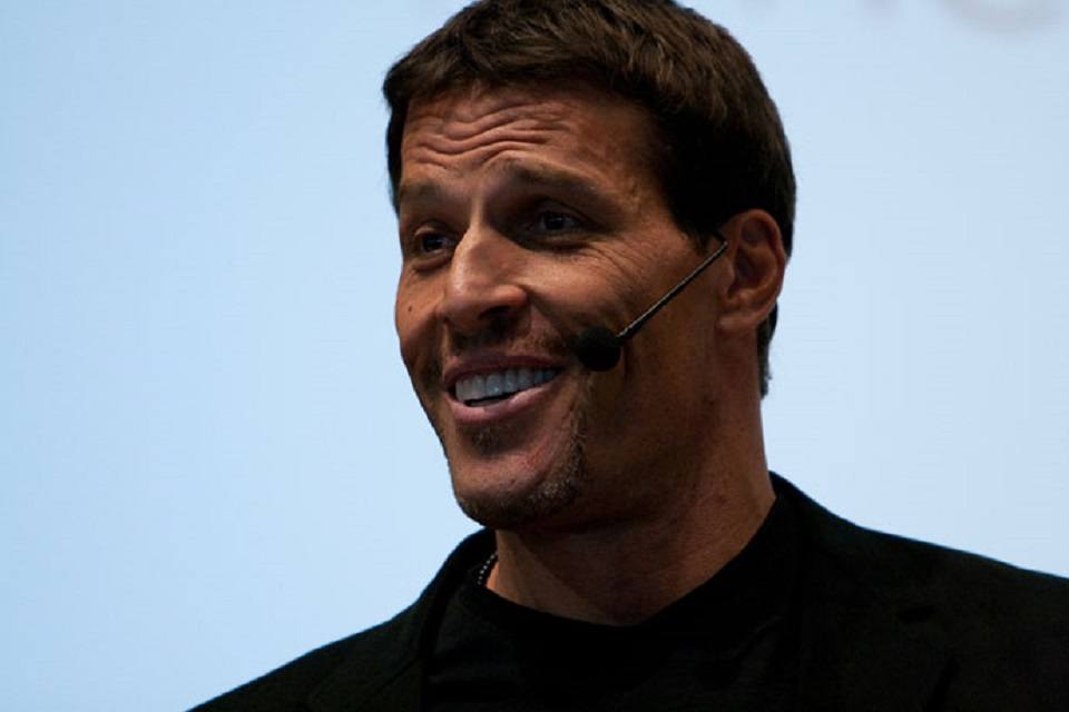 35 Quotes From Tony Robbins: How To Become Extraordinary And Successful
