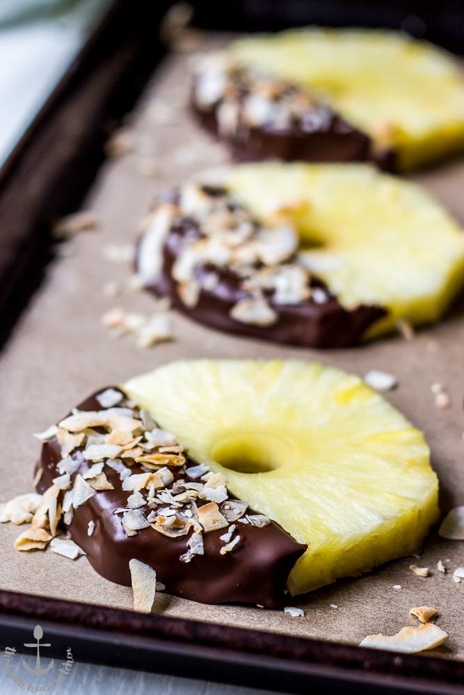 22 Health Benefits of Eating Pineapples (With Simple Recipes)