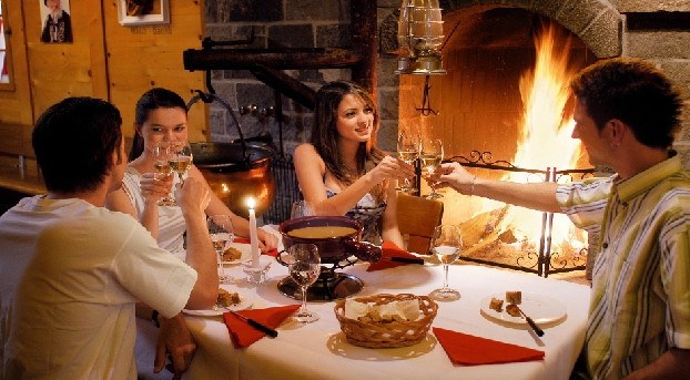 8 Things That Go Right with Cheese Fondue!