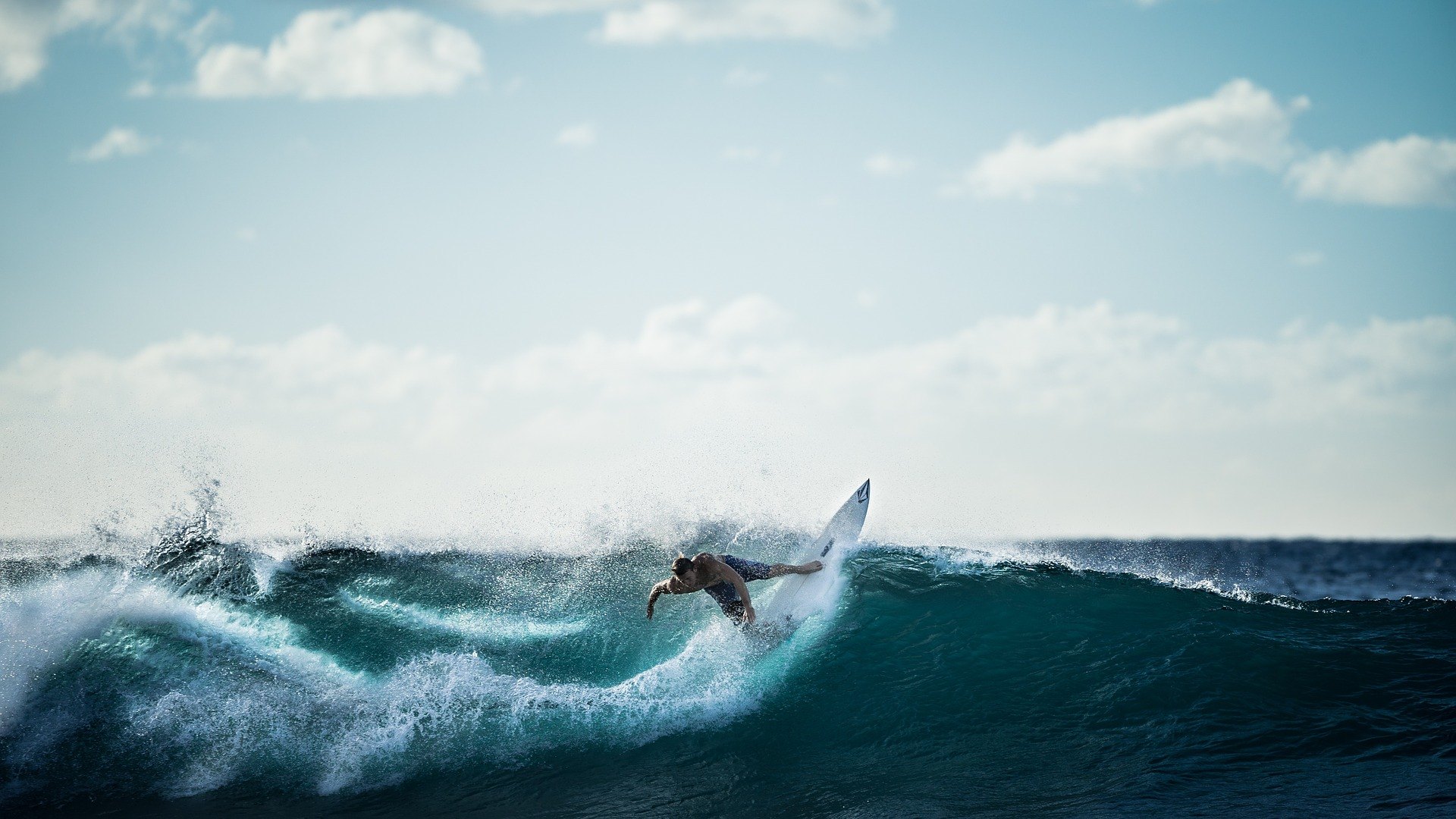 4 Tips for Overcoming Fear from a Surfer Who Nearly Drowned