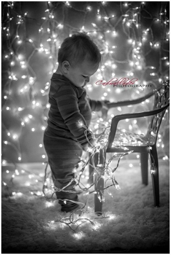 baby-with-christmas-lights-e1418329311346