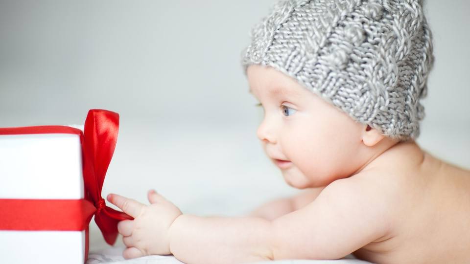 21 Picture Ideas Of Newborn At Christmas