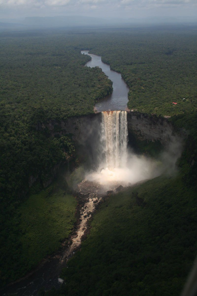 kaieteur-falls-guayana-from-an-airplane