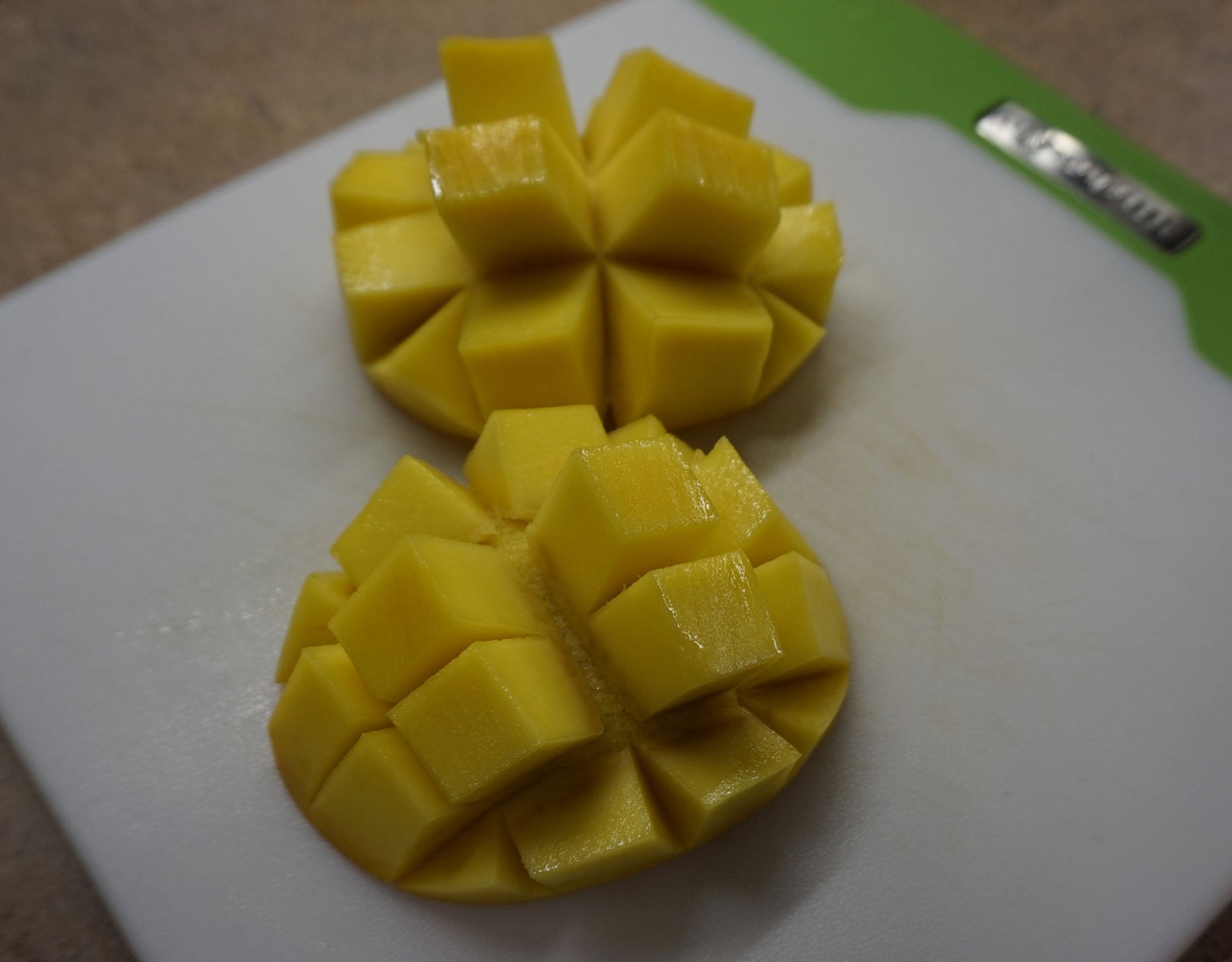 how to cut a mango in one minute
