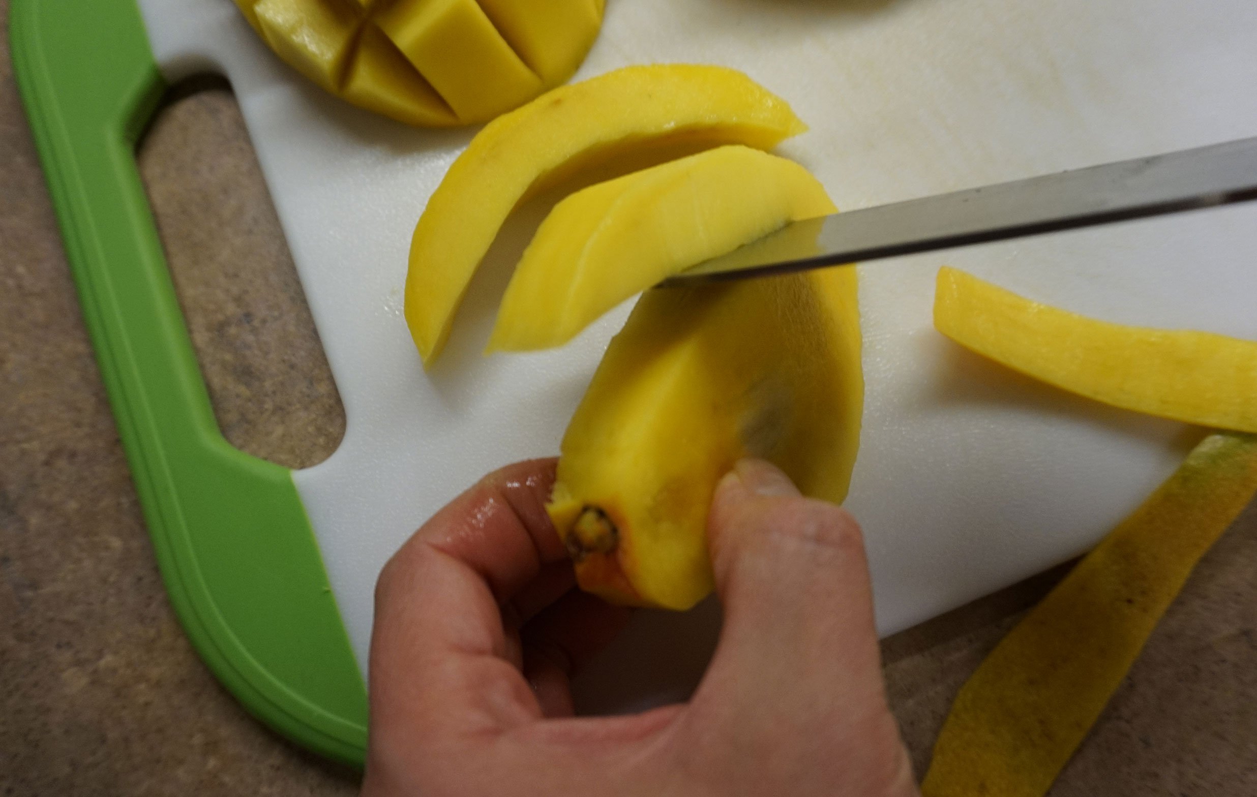 how to cut a mango in one minute or less