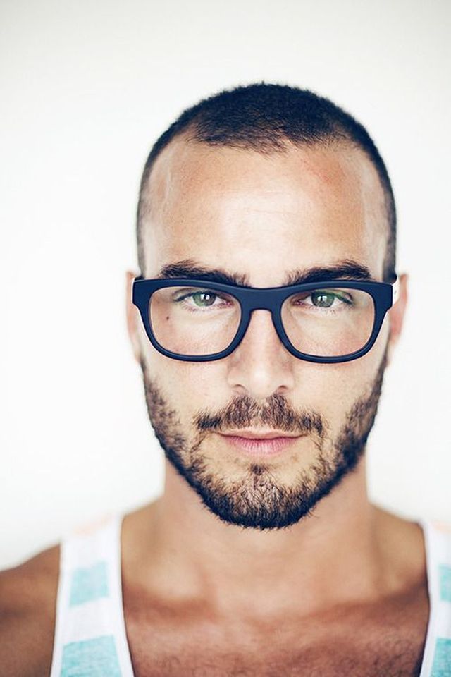 cheveux-courts-coupe-homme-idee-lunettes-hipster