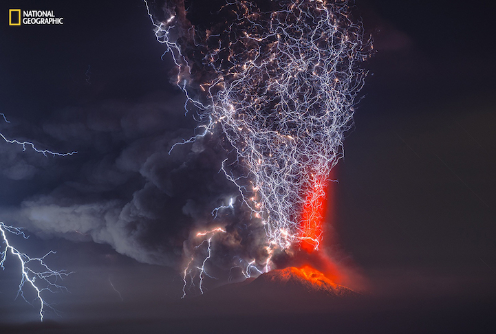 Calbuco Volcano is located in the lakes region south of Santiago, Chile's capital city and is one of the 10 most dangerous volcanoes in the country. After more than 40 years of inactivity, the day April 23 the volcano erupts, spewing more than 200 million tons of ash and causing the evacuation of more than 2,000 people. In the picture is seen one of the most violent moments of the eruption, which occurred in the early hours of April 24.
