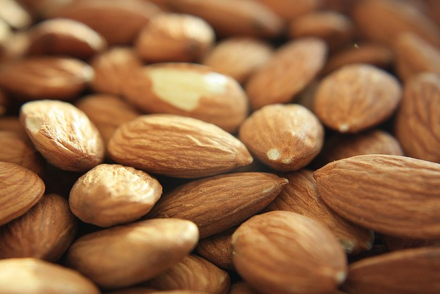 healthy-foods-almond-milks