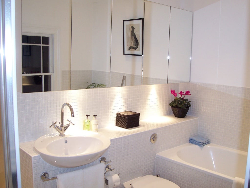 6 Ways to Clean and Maintain Your Bathroom