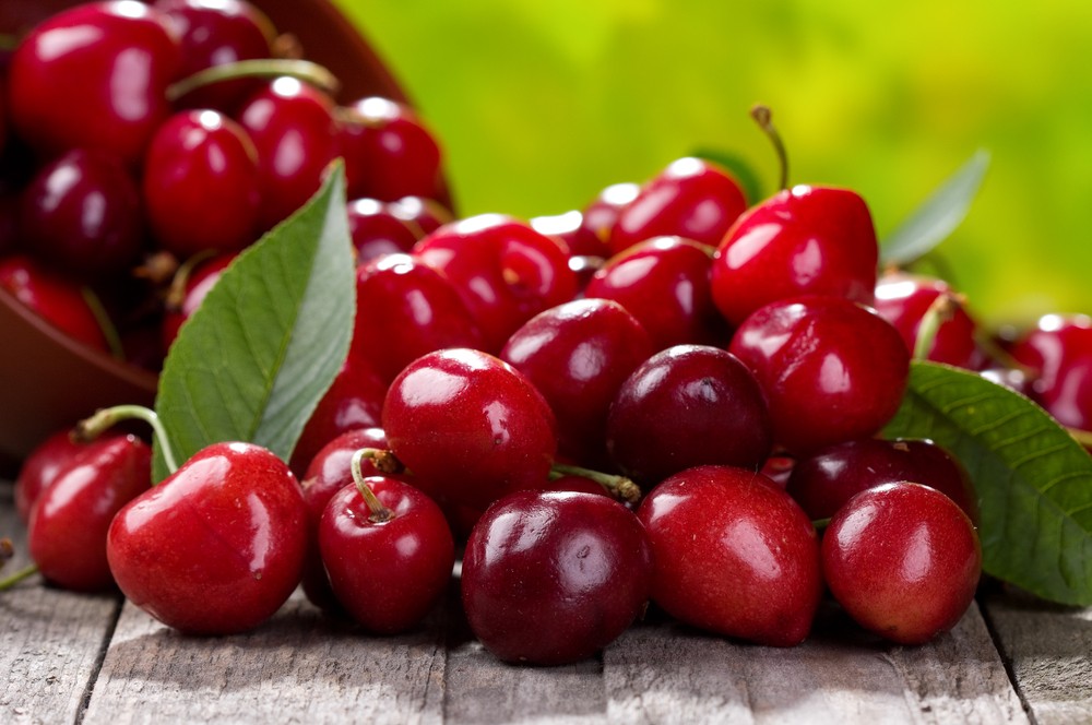 Amazing Benefits of Cherries (+5 Refreshing Recipes)