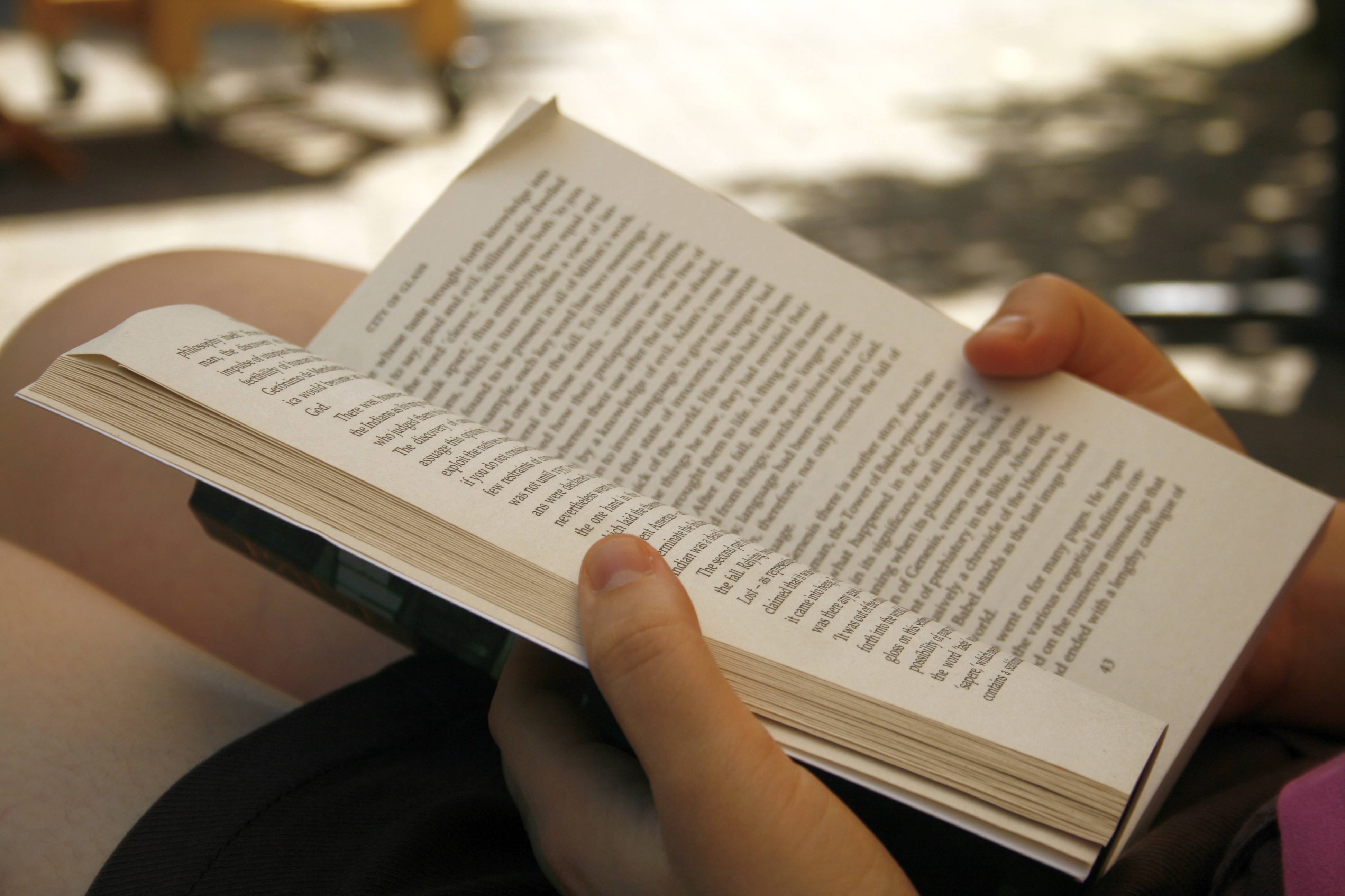 These 6 Amazing Things Will Happen If You Read Before Bed