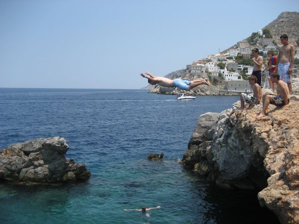tourist-cliff-dive