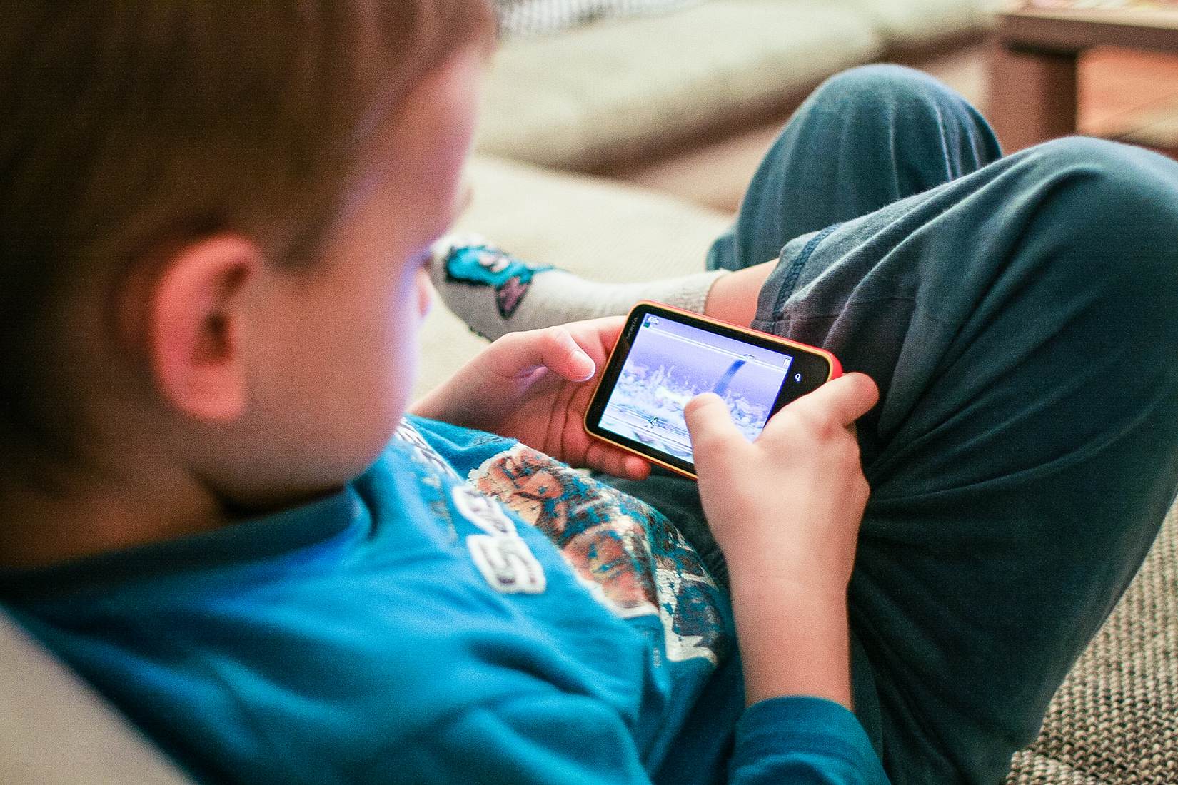 6 Ways To Help Your Kids Overcome Their Tech Dependency