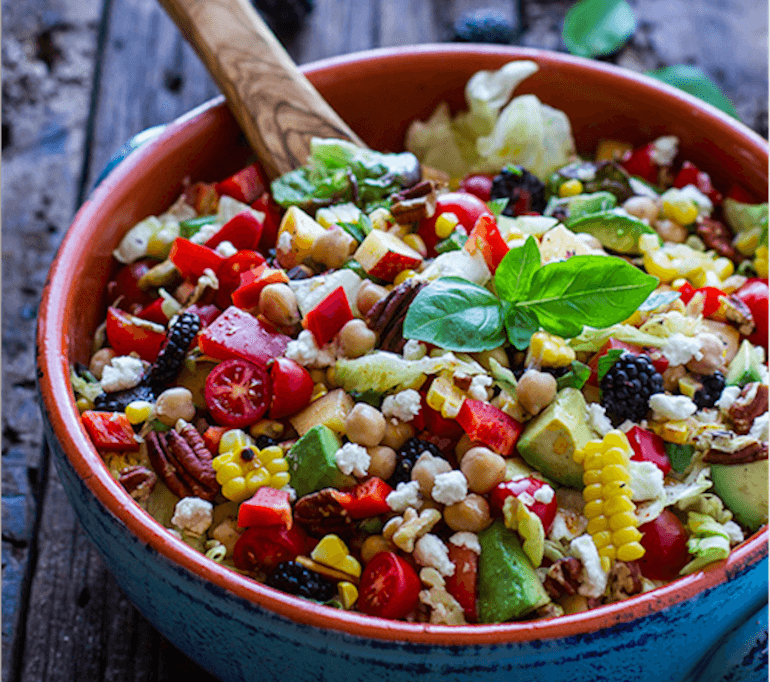 5 Salads That Stay Fresh All Week Long (With Recipes)