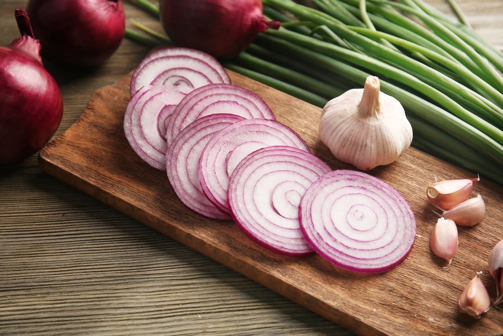 8 Benefits of Onions That Will Surprise You (+Healthy Recipes)