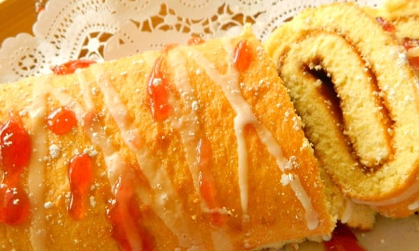 fruit-spread-swiss-cake-roll