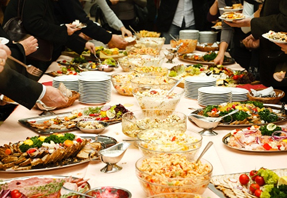 The Art Of Hosting A Successful Thanksgiving Day Potluck Dinner