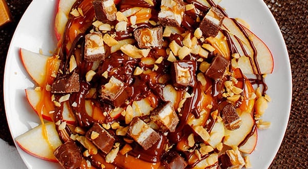ultimate-snickers-apple-nachos