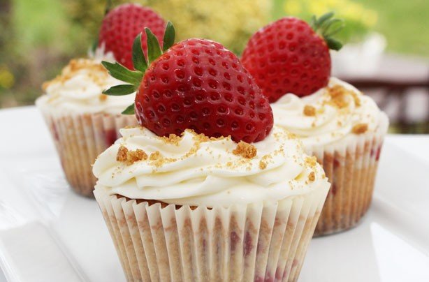 Strawberry-cheesecake-cupcake4