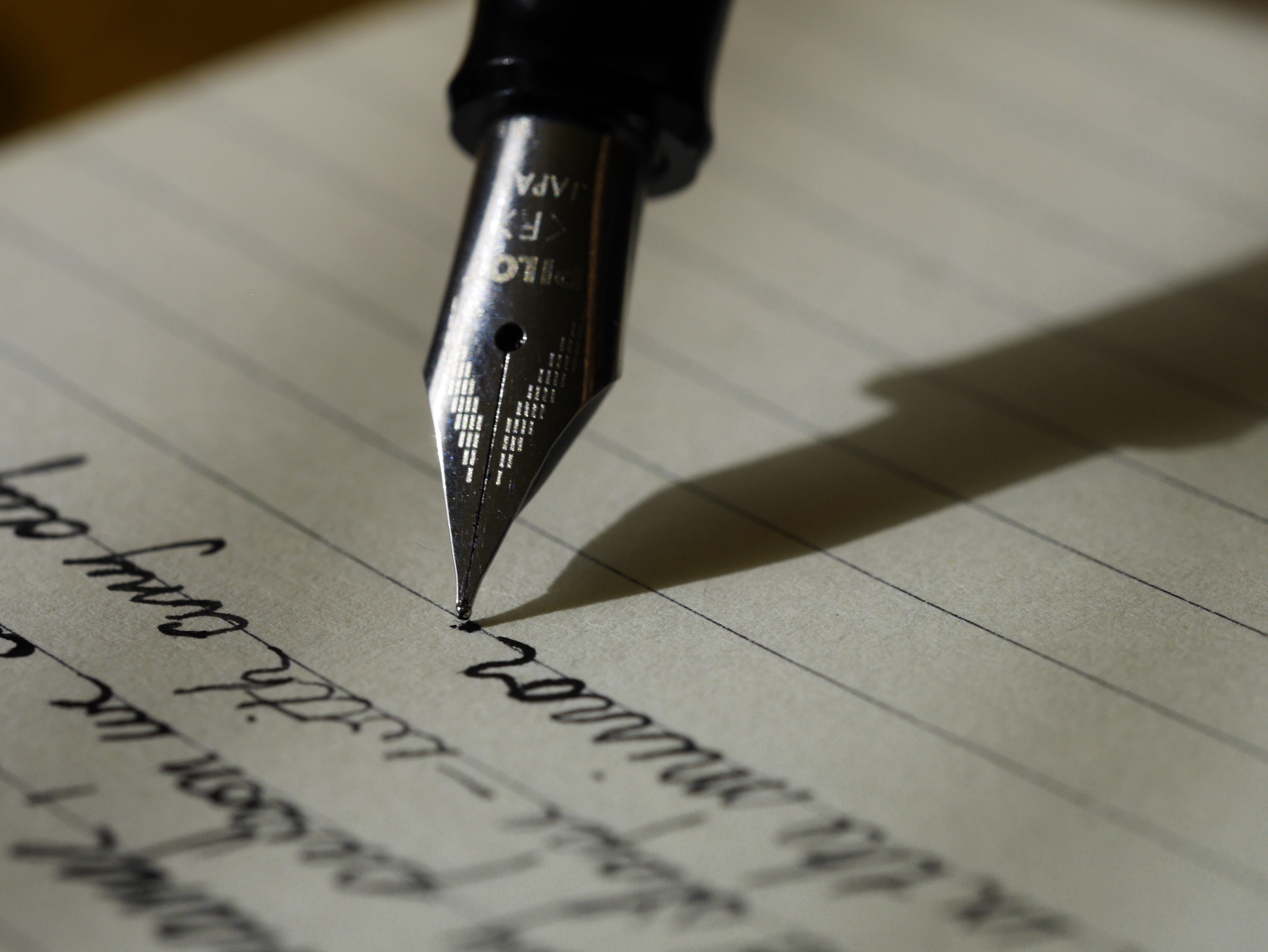 How Handwritten Notes Make You More Influential