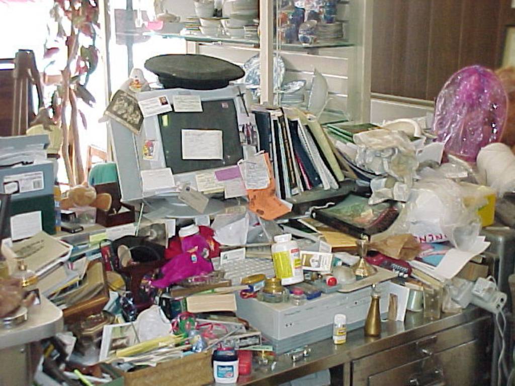 cluttered-desk