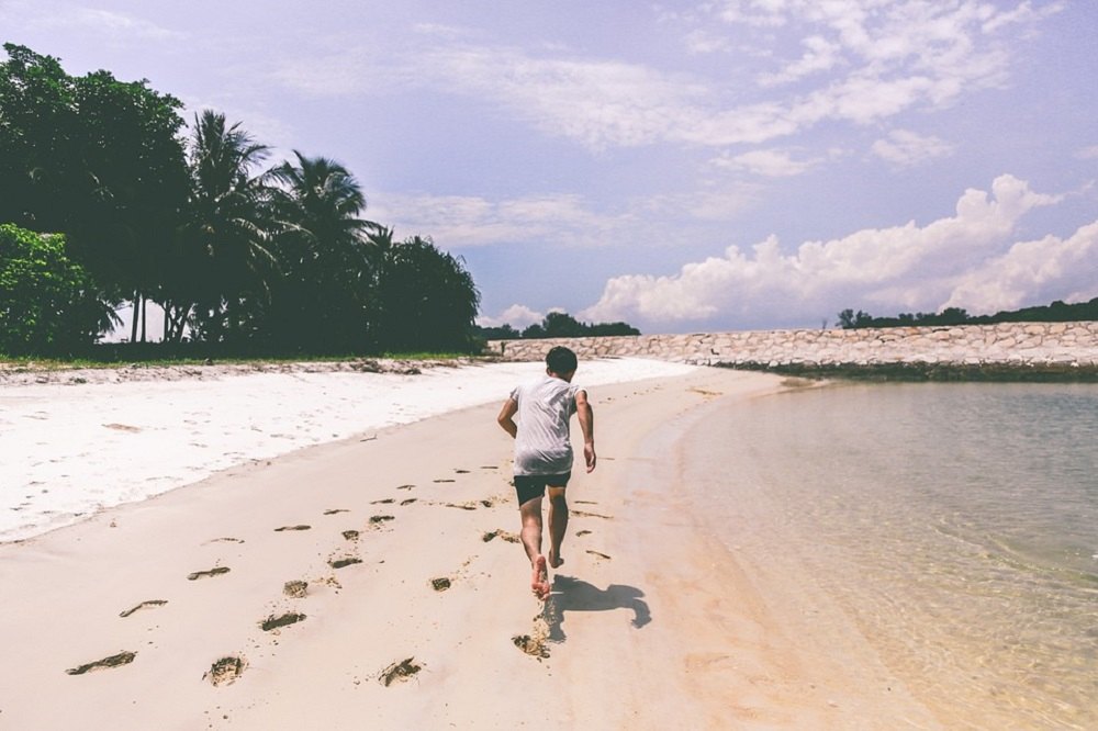 5 Reasons You Should Try Beach Running This Summer