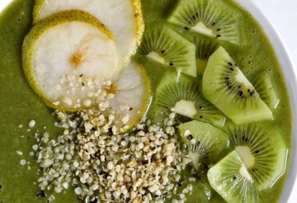 healthy-parsley-pear-smoothie-bowl-010-3