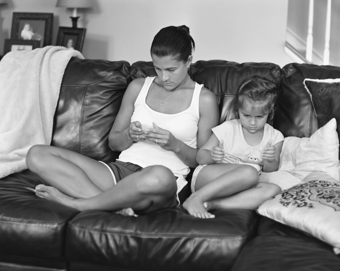 Mom_and_Daughter_without_phones_by_Eric_Pickersgill