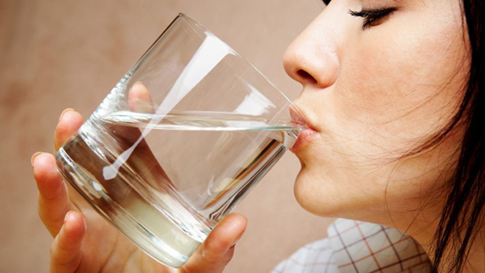 When You Drink Water On An Empty Stomach After Waking Up, These 8 Amazing Things Will Happen