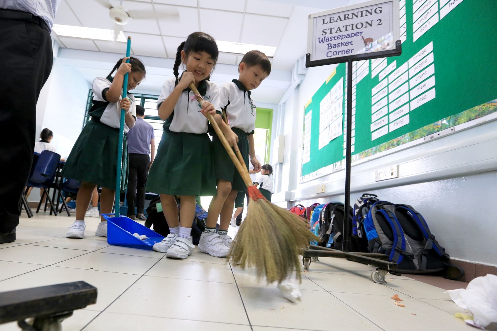 Japanese children cleaning