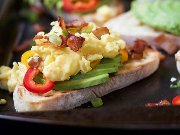 breakfast-bruschetta-on-avocado-toast