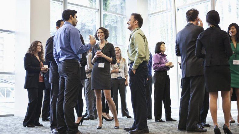 4 Quick and Effective Hacks for Successful Business Networking