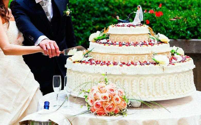 6 Things To Consider When Choosing A Wedding Cake