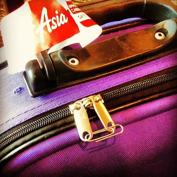 use-paper-clip-luggage-lock