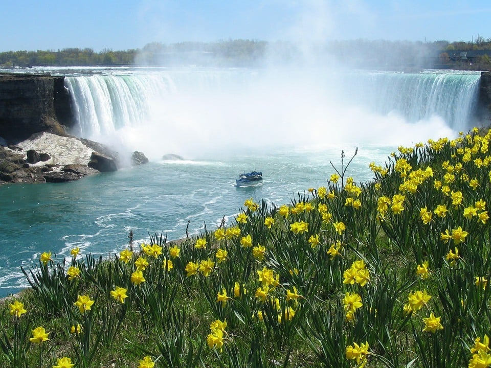 4 Reasons Why You Must Visit The Niagara Falls