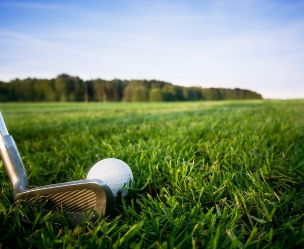 golf-club-with-a-ball_1160-442
