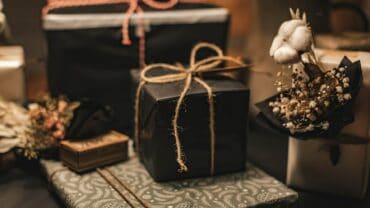 10 Gift Ideas That Will Make Someone Love You (Without Breaking the Bank)