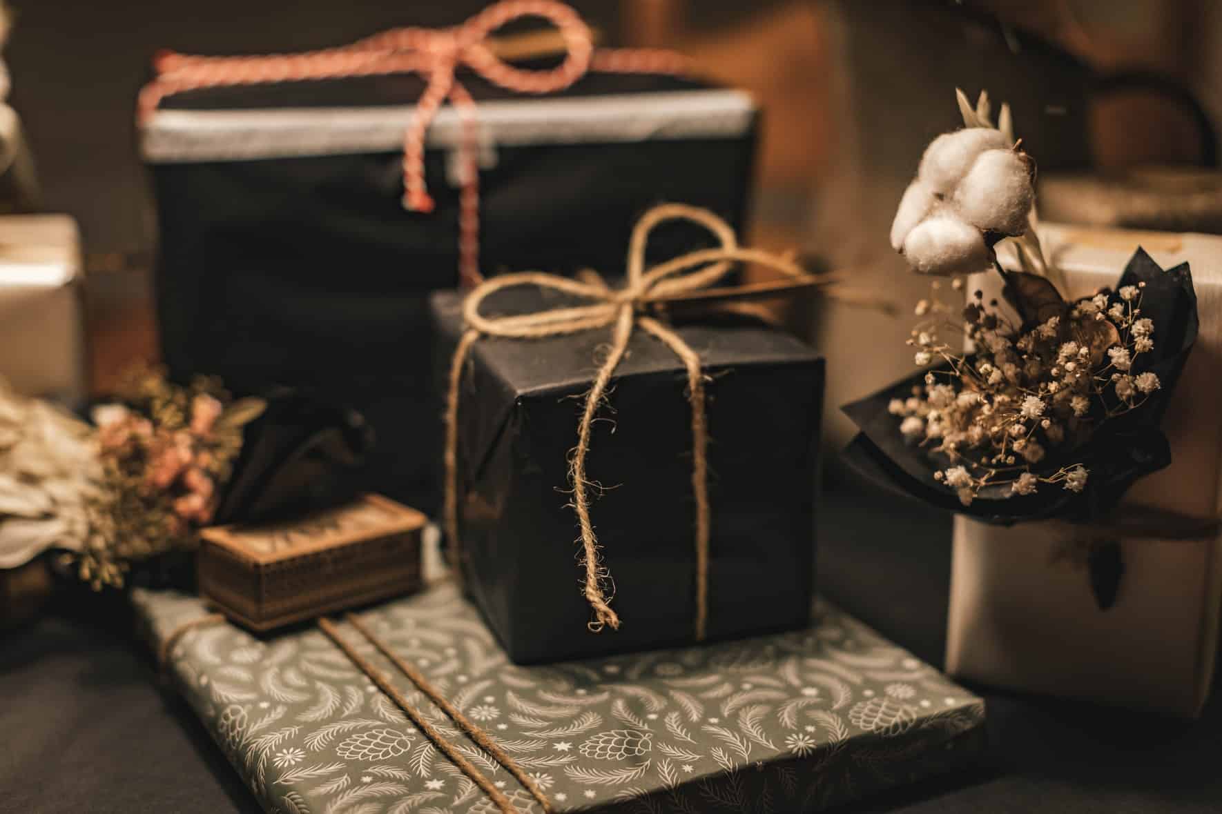 10 Gift Ideas That Will Make Someone Love You (Without Breaking the Bank)