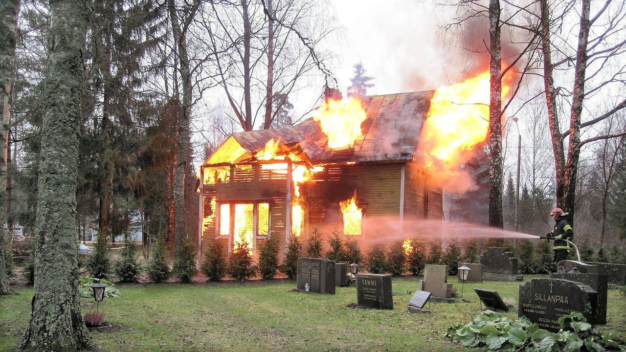 9 THINGS TO DO WHEN IN A HOUSE FIRE