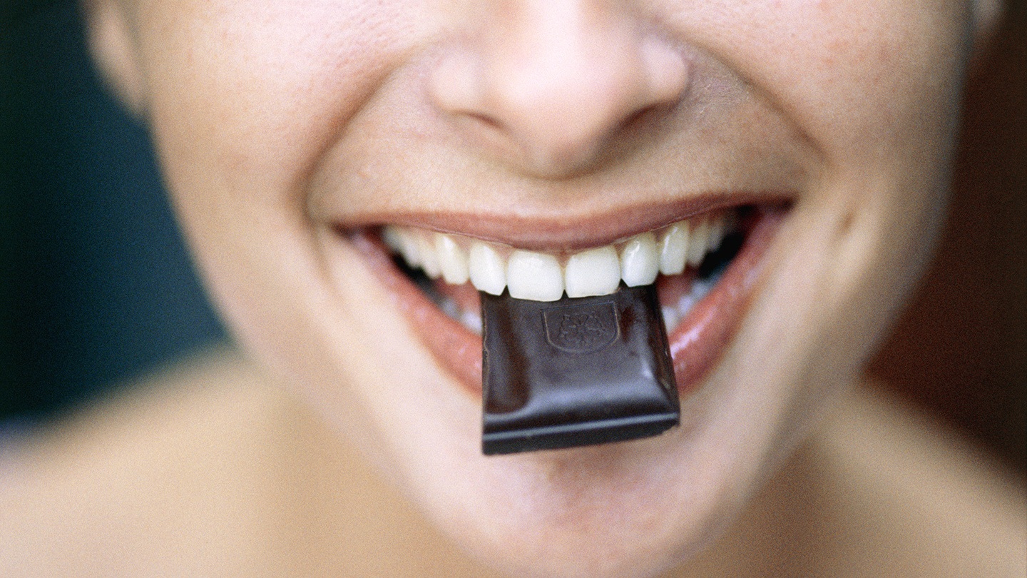 If Your Legs Easily Feel Cold And Numb, Science Says You Should Eat Dark Chocolate
