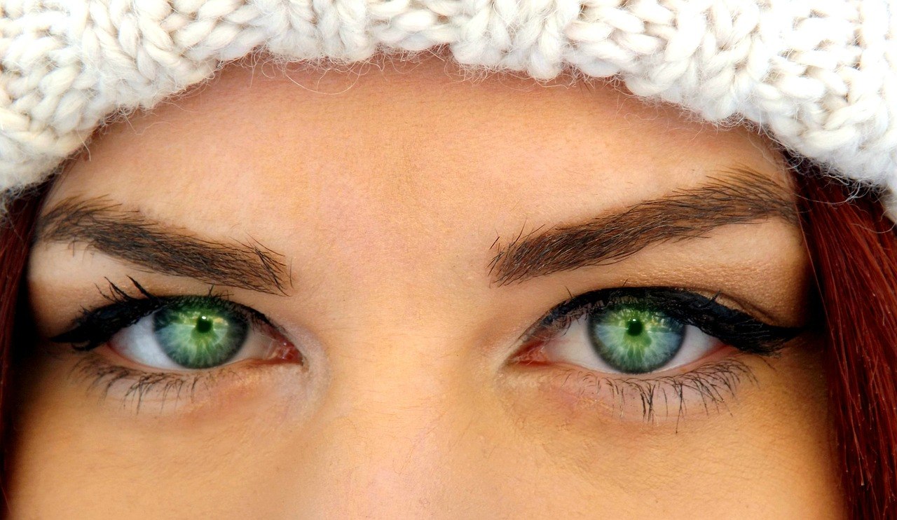 Your Eyes Feel Dry And Strained? 8 Remedies To Make Them Bright Again