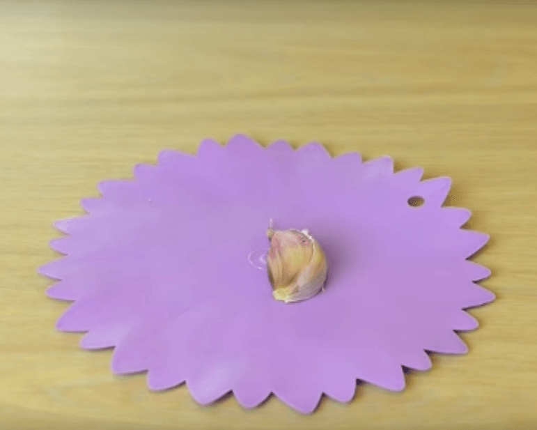 Easy garlic peeling trick