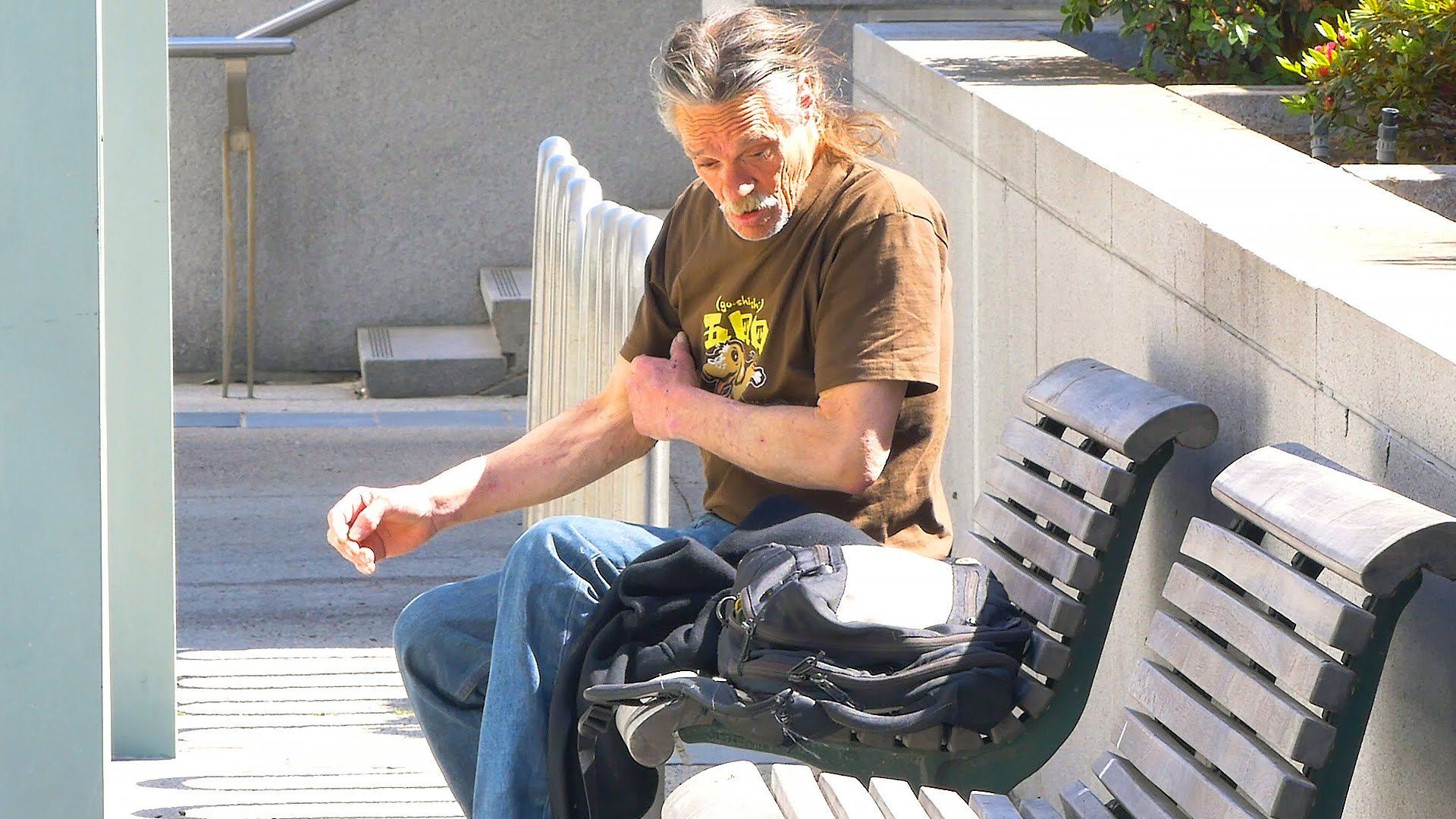 Homeless Man Is Given Money While He Sleeps, What He Does Next Is Super Touching