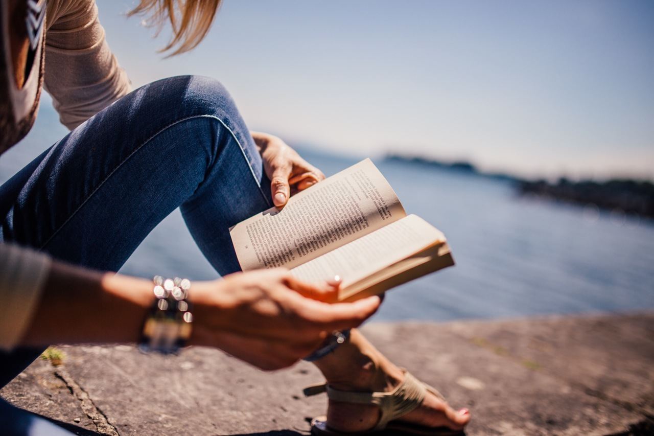 4 Skills to Help You Read an Entire Book in One Day