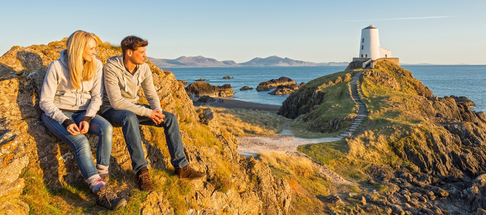 23 Dating Ideas With Breathtaking Scenery in Wales