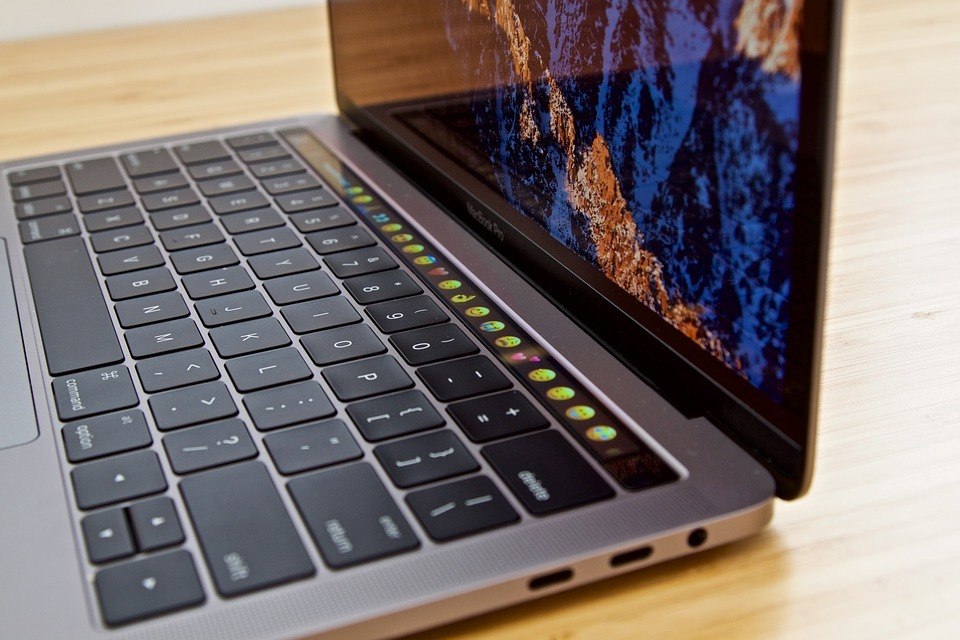 4 Neat Features You Will Absolutely Love On The New MacBook Pro
